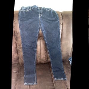 Full head size 11 skinny jeans no rips